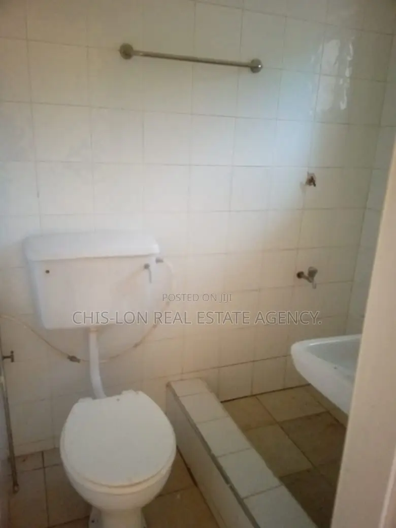 3bdrm House in Awoshie, Last Stop for rent