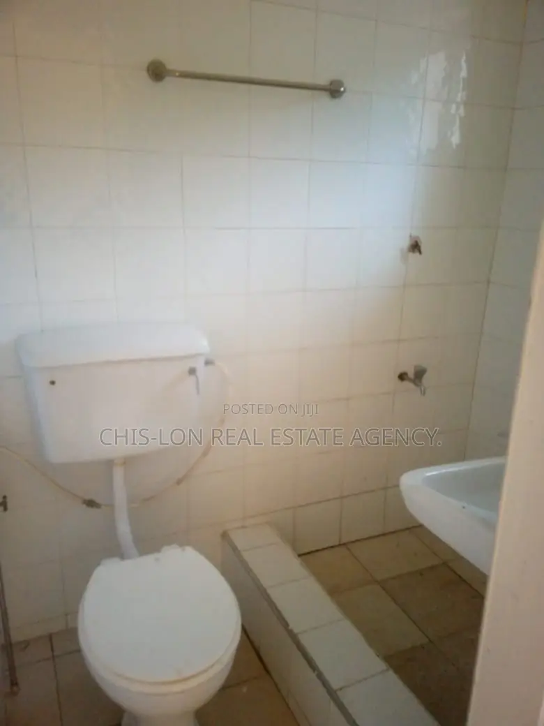 3bdrm House in Awoshie, Last Stop for rent