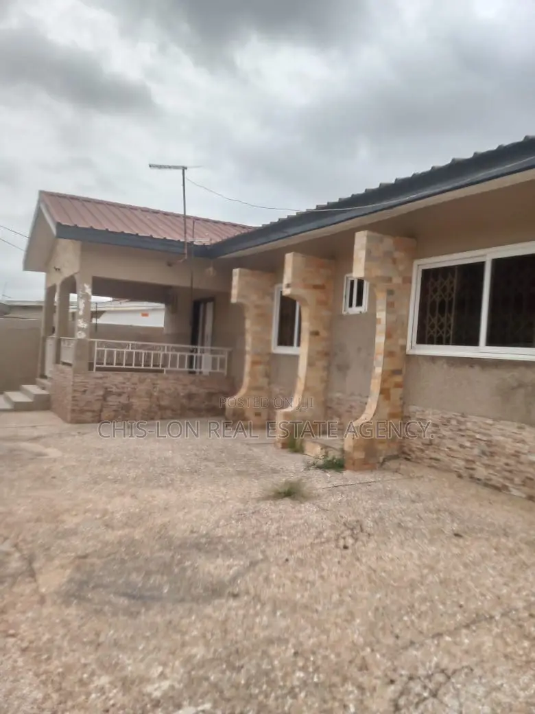 3bdrm House in Awoshie, Last Stop for rent