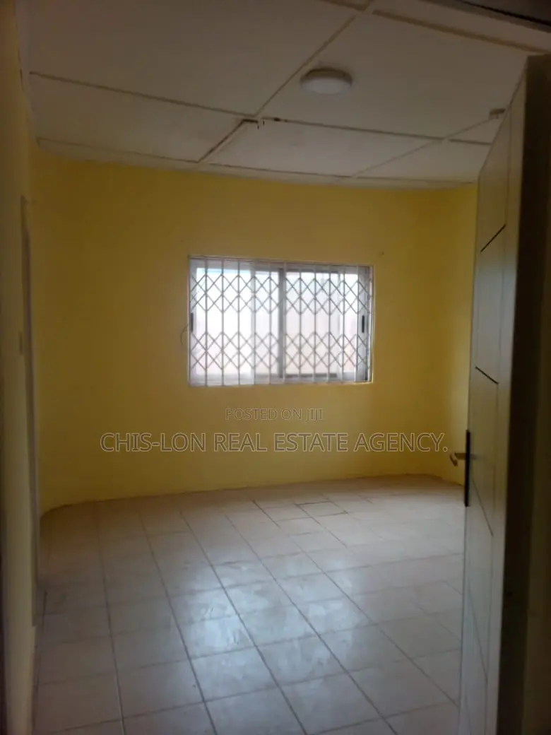 3bdrm House in Awoshie, Last Stop for rent
