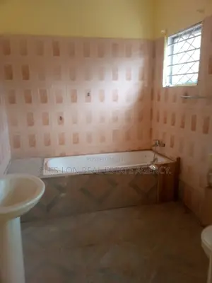 3bdrm House in Awoshie, Last Stop for rent