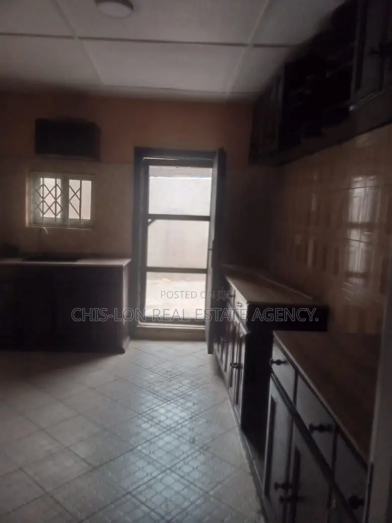 3bdrm House in Awoshie, Last Stop for rent