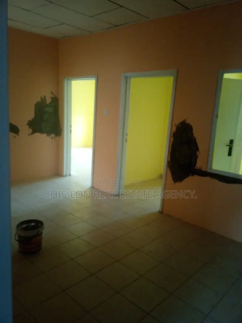 3bdrm House in Awoshie, Last Stop for rent