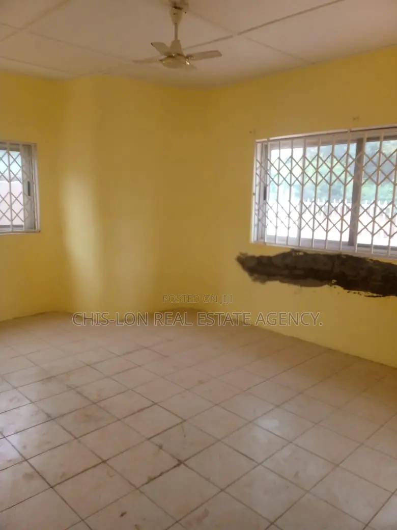 3bdrm House in Awoshie, Last Stop for rent