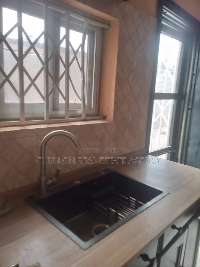3bdrm House in Awoshie, Last Stop for rent