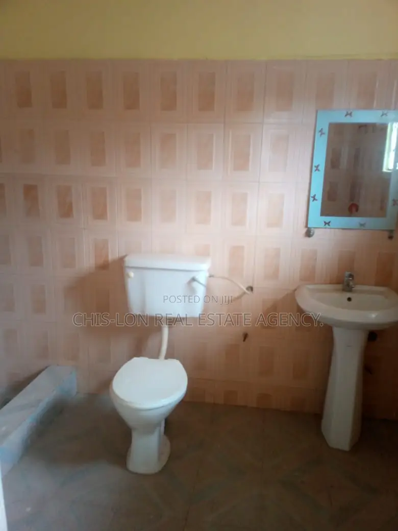 3bdrm House in Awoshie, Last Stop for rent