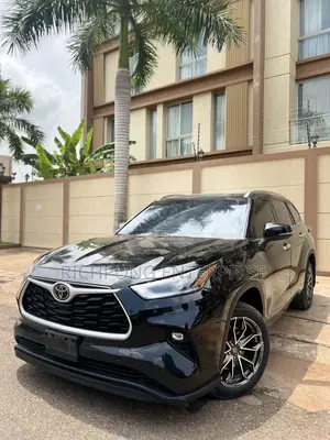 Toyota Highlander XLE 2022 Black