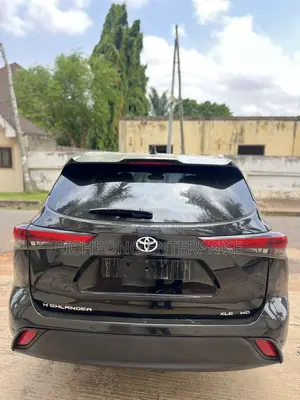 Toyota Highlander XLE 2022 Black