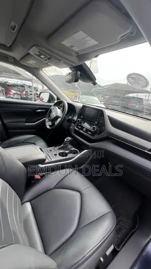 Toyota Highlander 2022 Blue