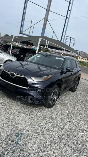 Toyota Highlander 2022 Blue