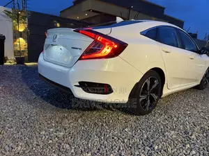 Honda Civic Touring Sedan 2018 White
