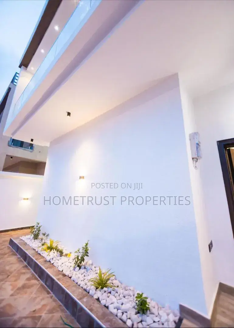 4bdrm Duplex in Haatso Melcom Area, Papao for sale