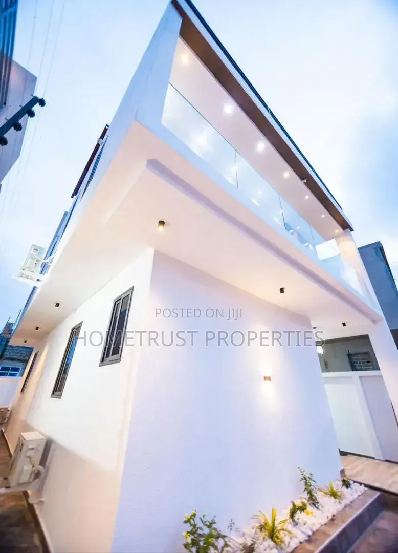 4bdrm Duplex in Haatso Melcom Area, Papao for sale