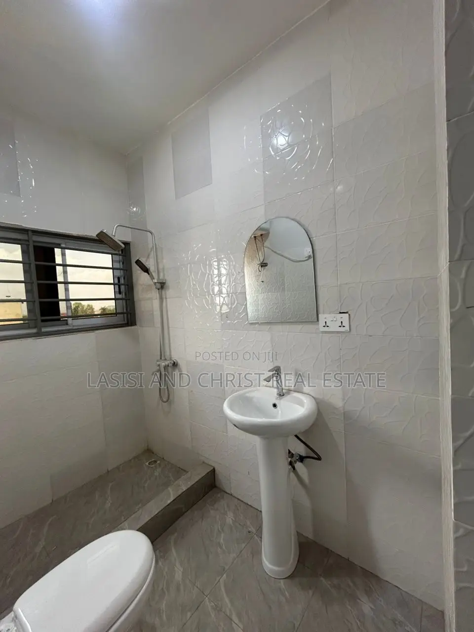 2bdrm Apartment in Lasisi And Christ, Barrier for rent