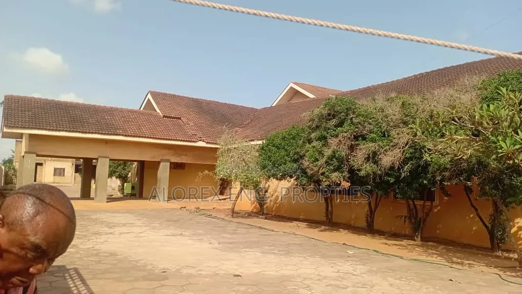 14bdrm House in $2.5 M, Adjiringano, Ability for sale