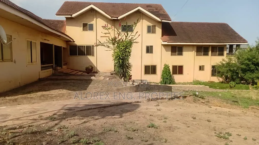 14bdrm House in $2.5 M, Adjiringano, Ability for sale