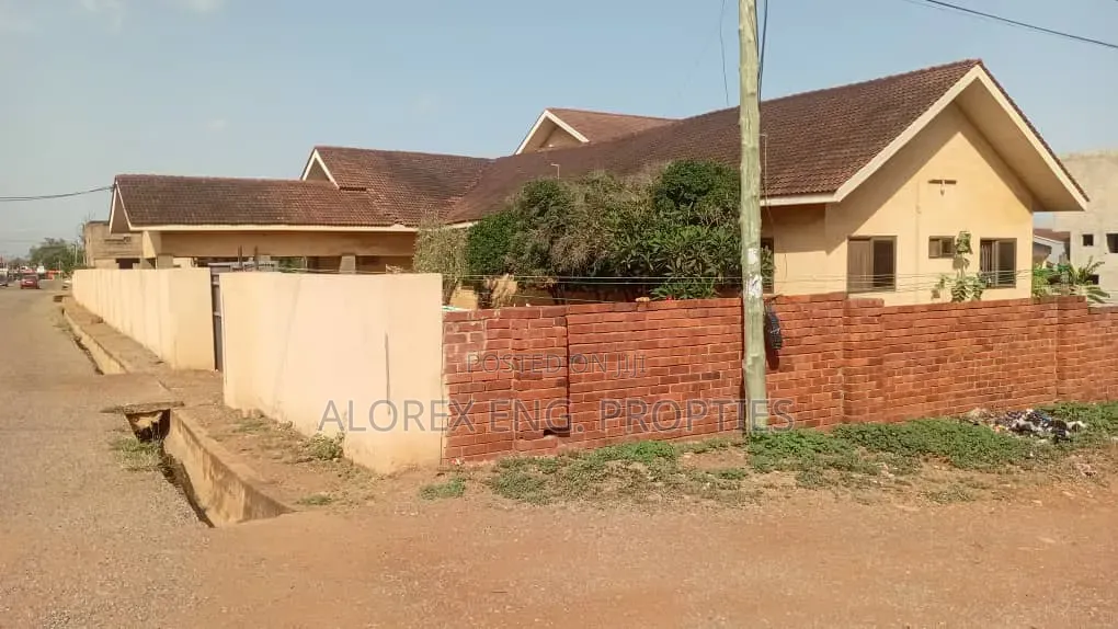 14bdrm House in $2.5 M, Adjiringano, Ability for sale