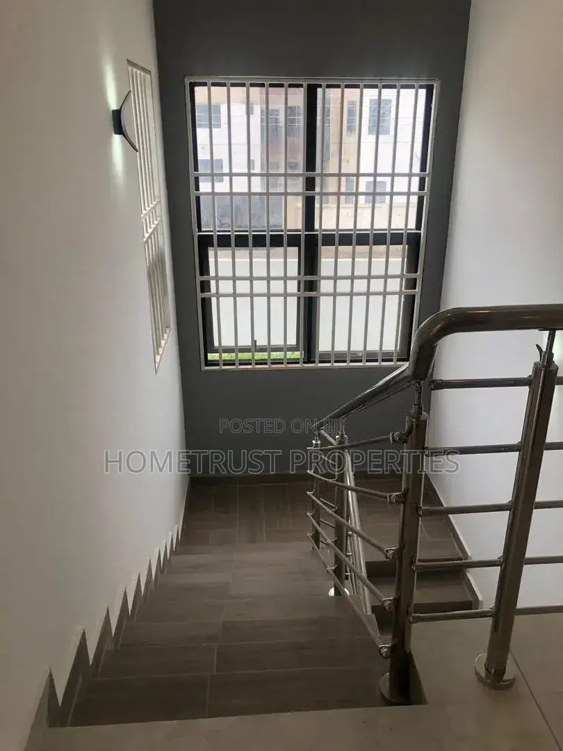 4bdrm Duplex in East Legon Ais Area, American House for rent
