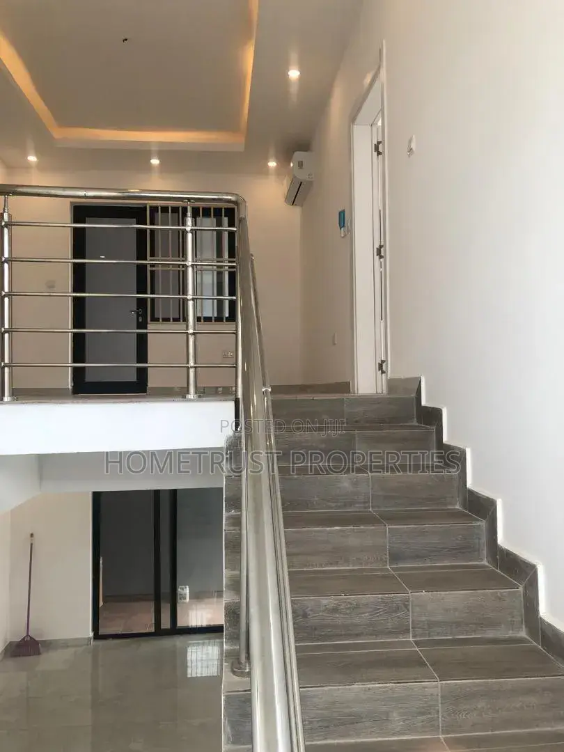 4bdrm Duplex in East Legon Ais Area, American House for rent
