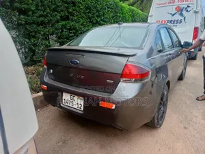 Ford Focus SE 2010 Gray