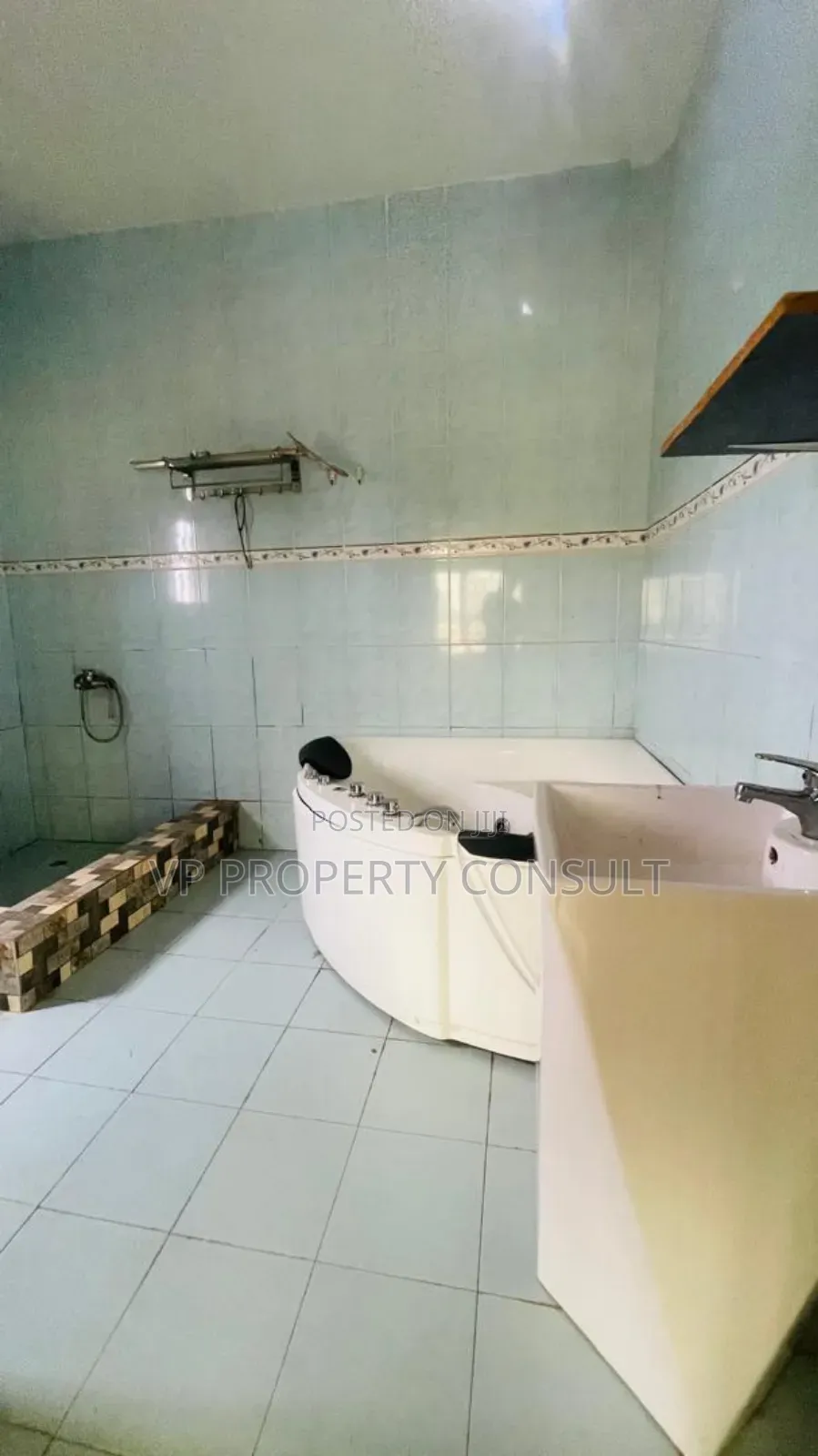 5bdrm House in Housing Down for sale
