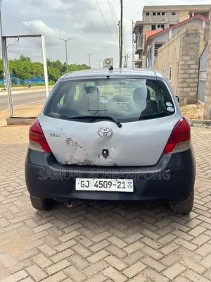 Toyota Vitz 1.0 FWD 3dr 2010 Gray