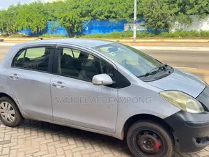 Toyota Vitz 1.0 FWD 3dr 2010 Gray