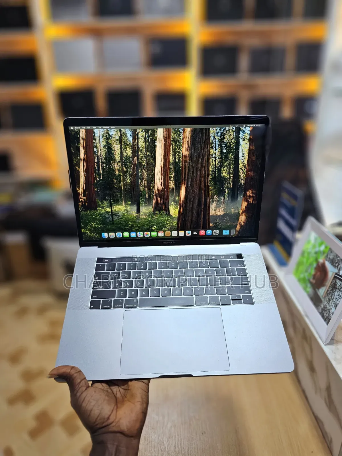 Laptop Apple MacBook Pro 2018 16GB Intel Core i7 SSD 256GB
