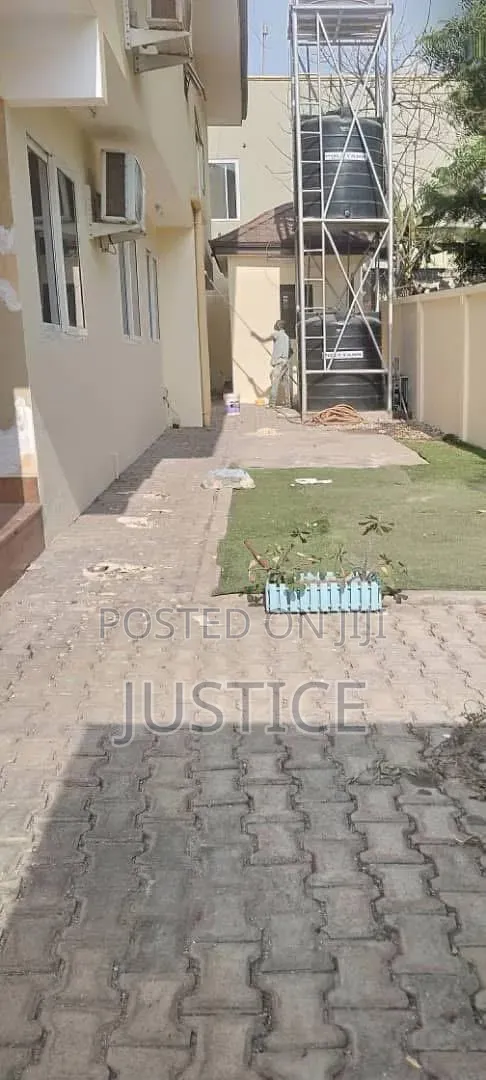 4bdrm House in Abelemkpe, Lincoln School Area for rent