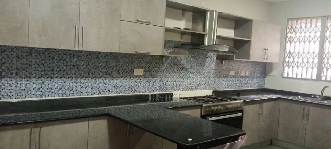 4bdrm House in Abelemkpe, Lincoln School Area for rent
