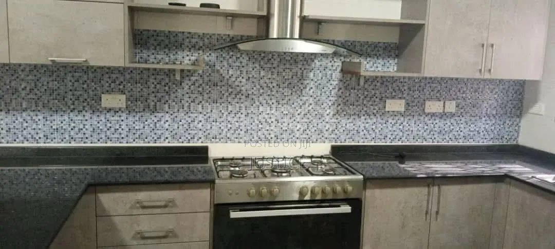4bdrm House in Abelemkpe, Lincoln School Area for rent
