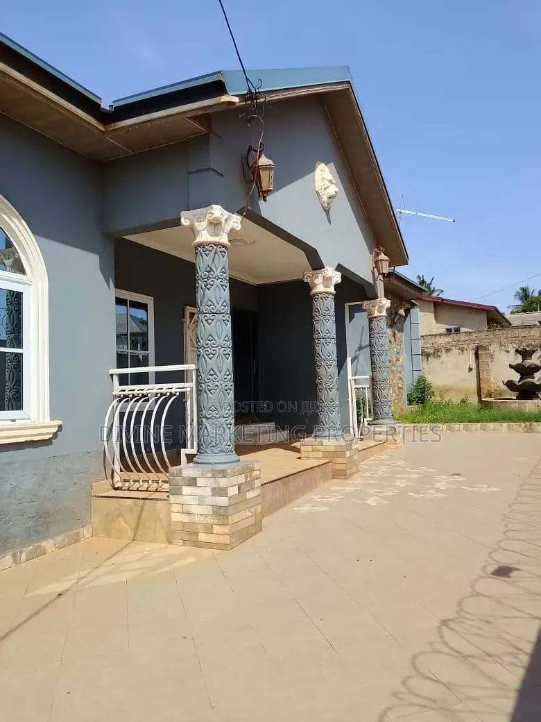 6bdrm House in Ablekuma, Agape for sale