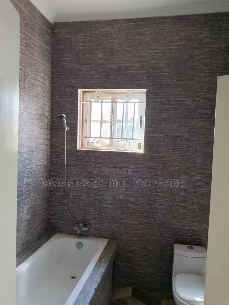 6bdrm House in Ablekuma, Agape for sale