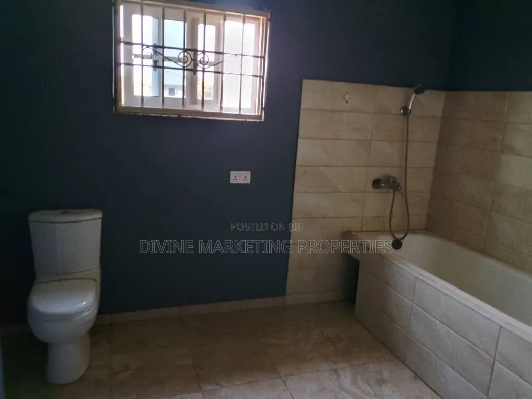 6bdrm House in Ablekuma, Agape for sale
