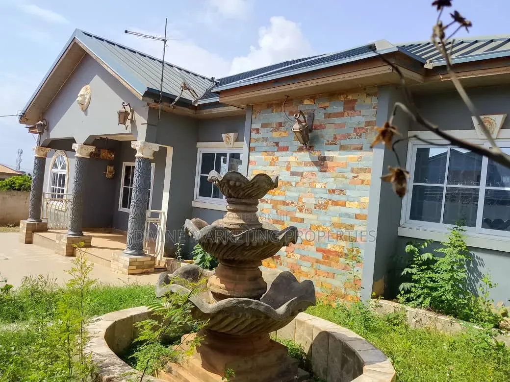 6bdrm House in Ablekuma, Agape for sale