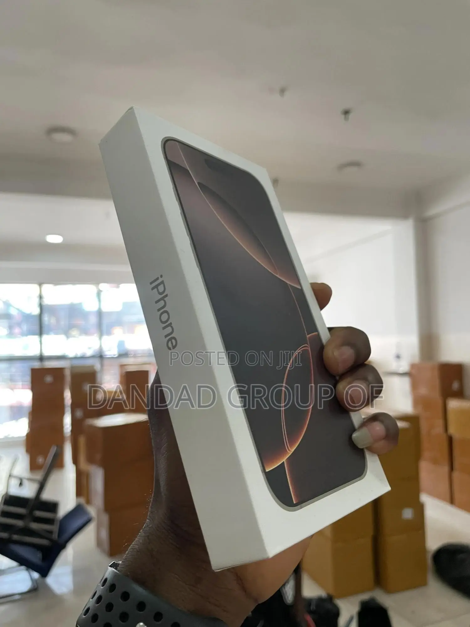 New Apple iPhone 16 Pro Max 256 GB Gold