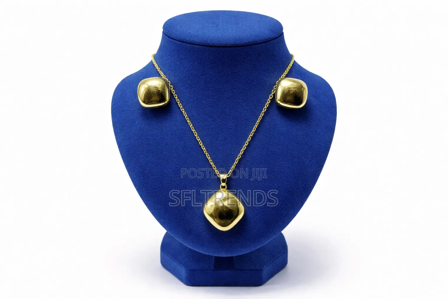 Gold-Tone Jewelry Set – Necklace, Pendant Earrings