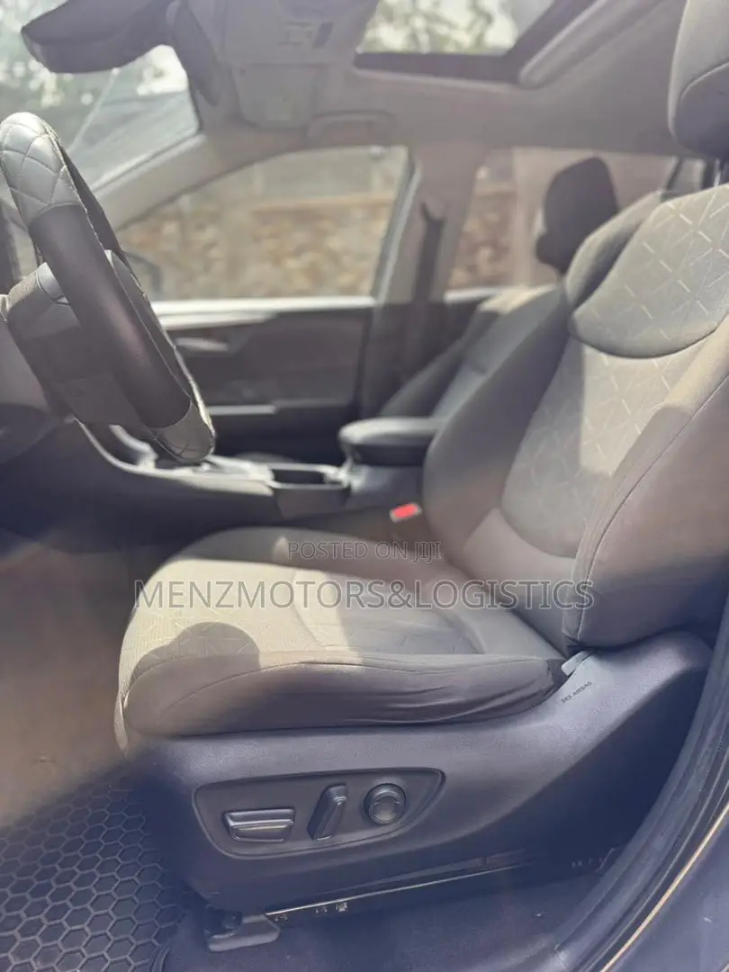 Toyota RAV4 XLE 2022 Gray