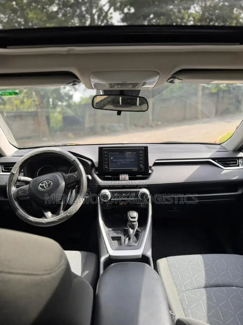 Toyota RAV4 XLE 2022 Gray