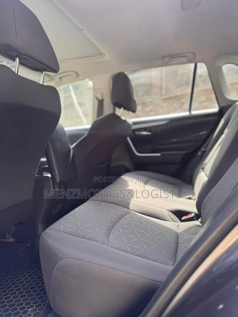 Toyota RAV4 XLE 2022 Gray