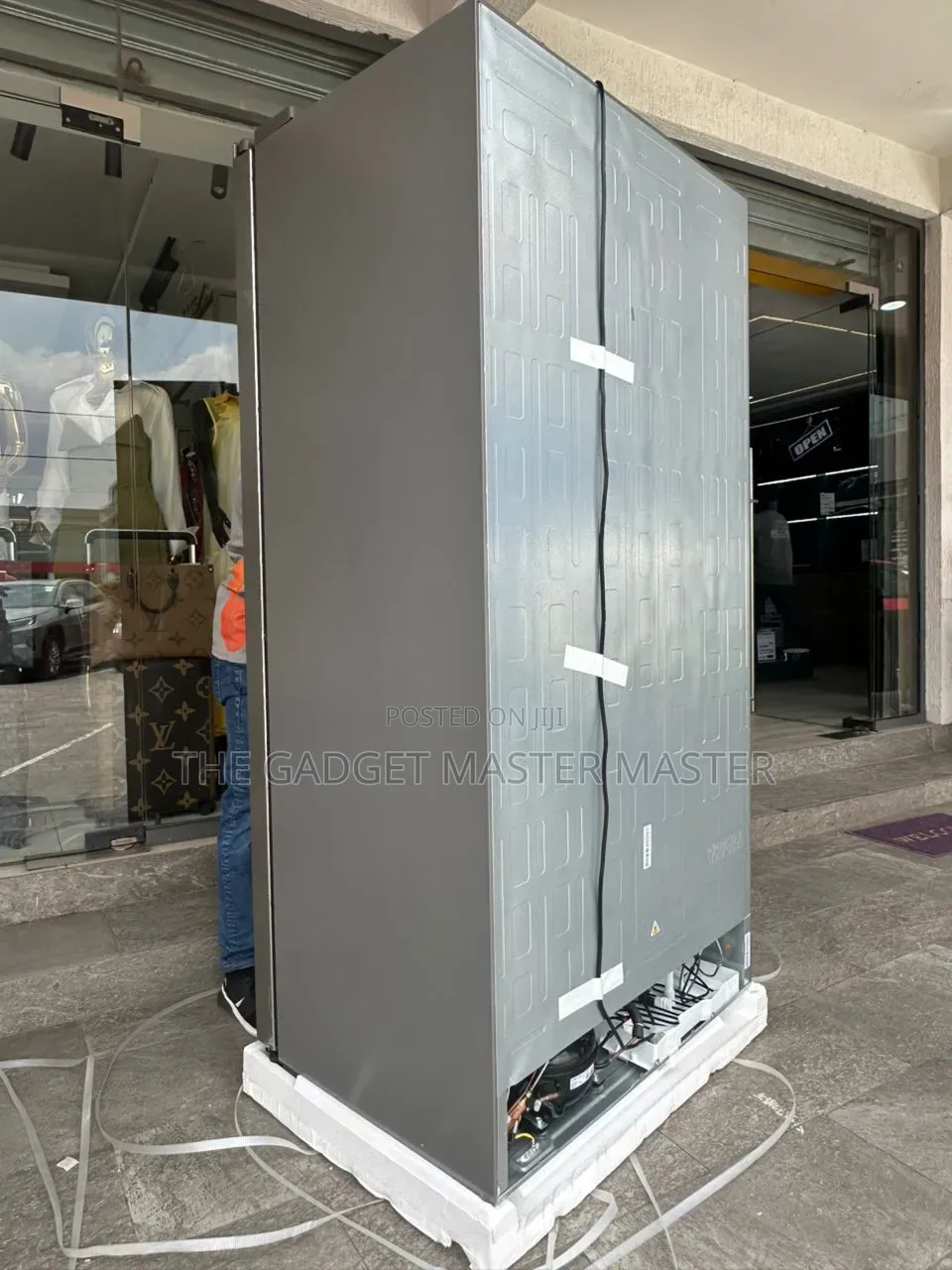 Hisense Rs3p725nmi 670litres Side by Side Refrigerator