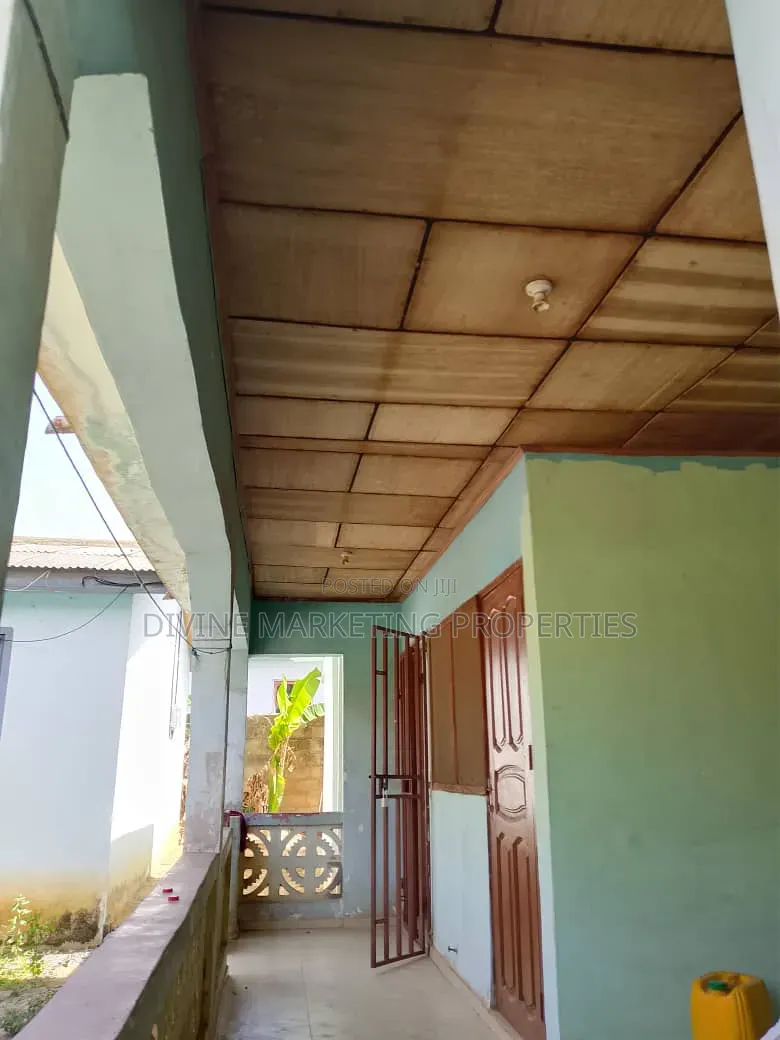6bdrm House in Pentecost for sale