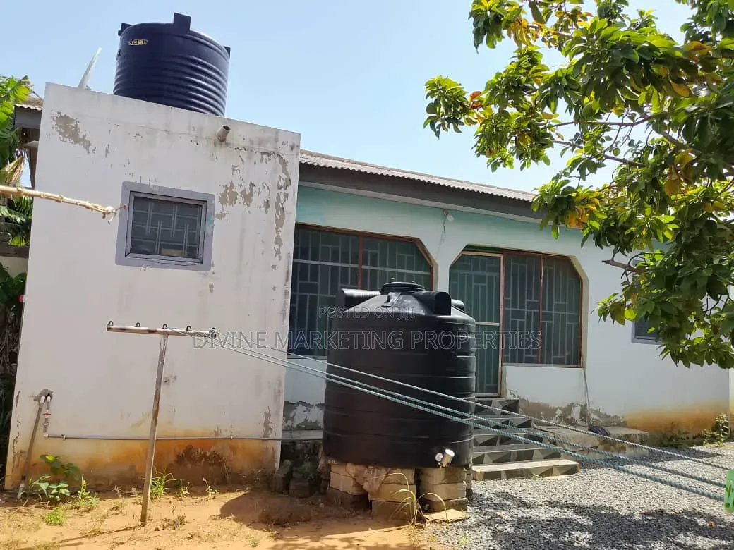 6bdrm House in Pentecost for sale