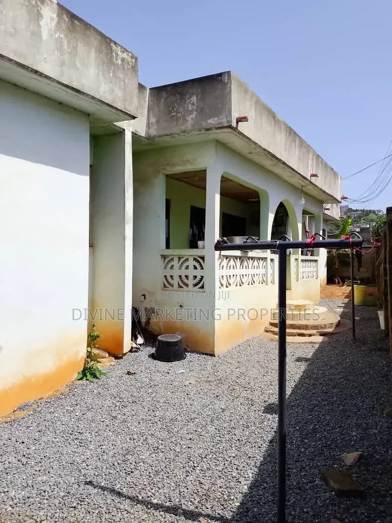 6bdrm House in Pentecost for sale