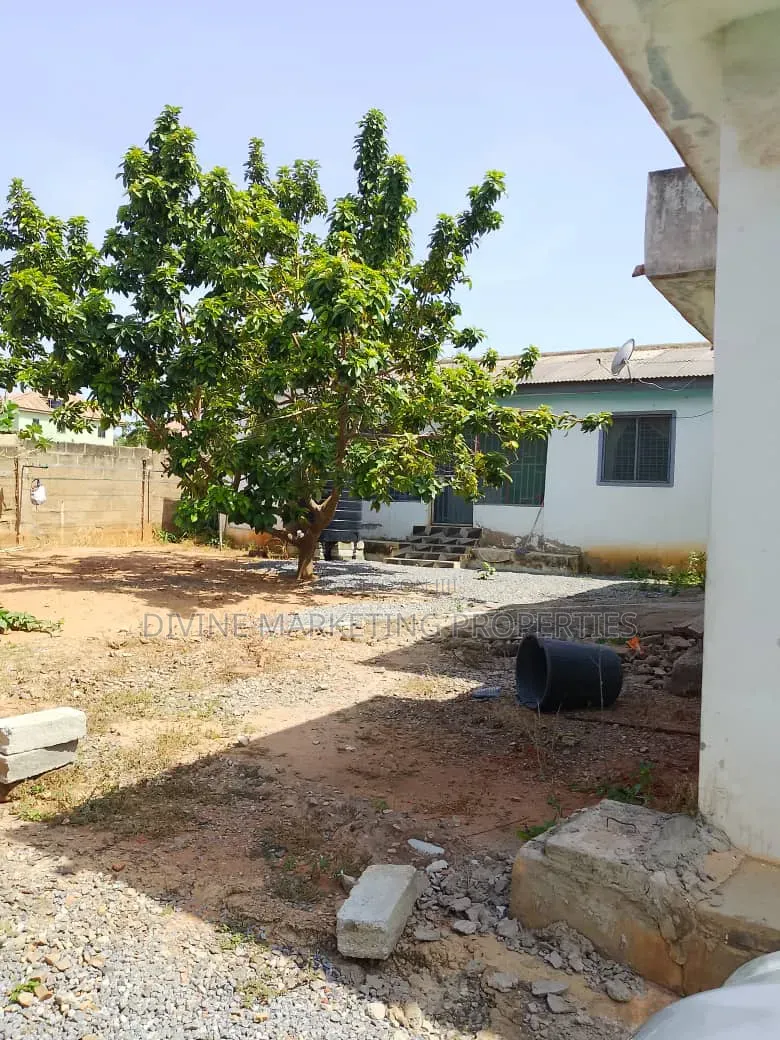 6bdrm House in Pentecost for sale