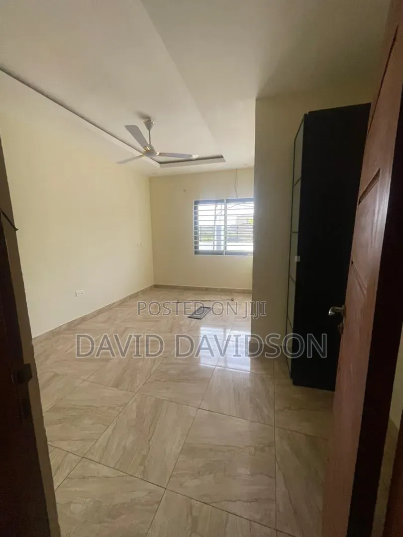 5bdrm House in Newly Built 5, Tema Metropolitan for rent