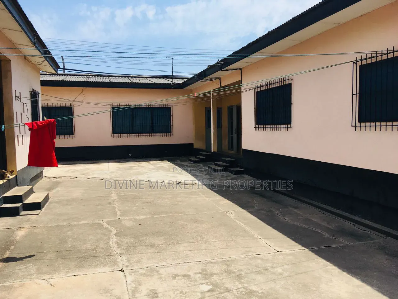 6bdrm House in Site For Africa Area, Official Town for sale