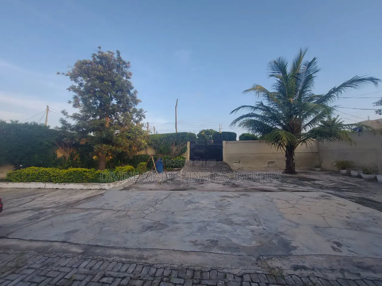 5bdrm House in Official Town for sale