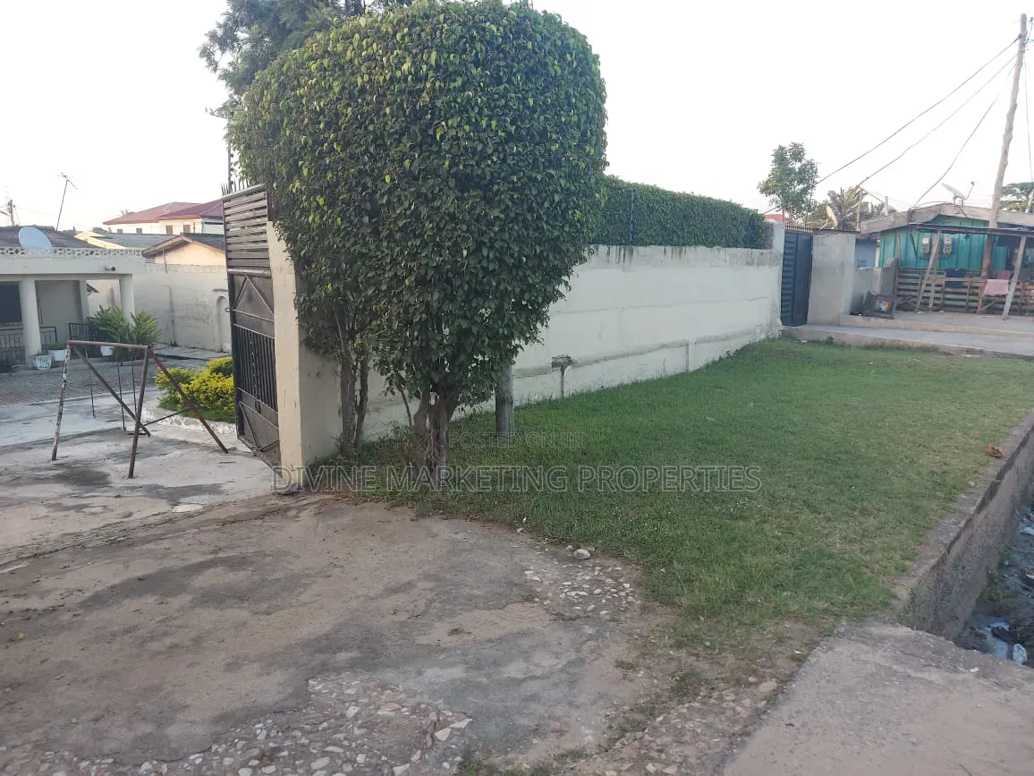5bdrm House in Official Town for sale