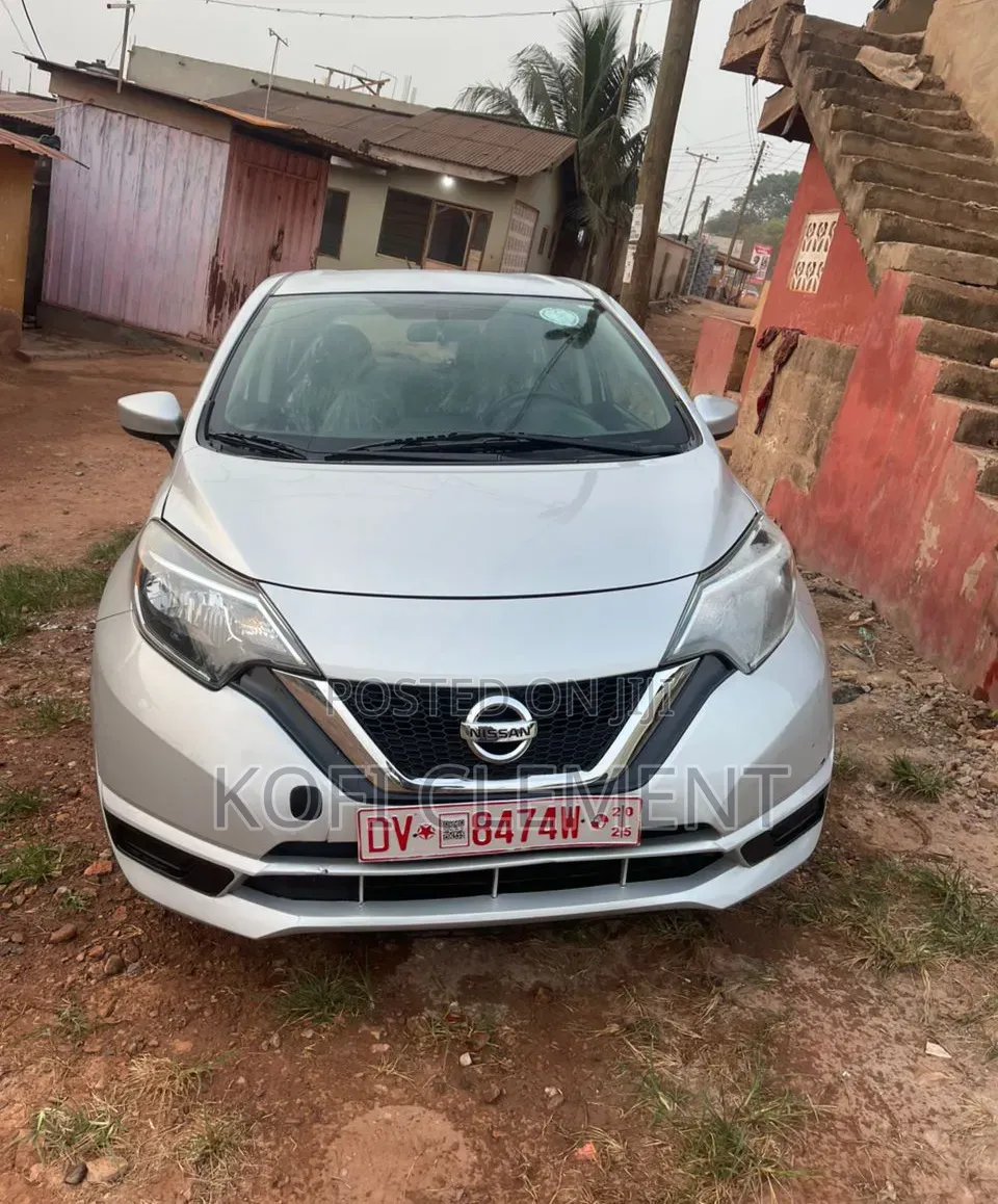Nissan Versa 2017 Silver